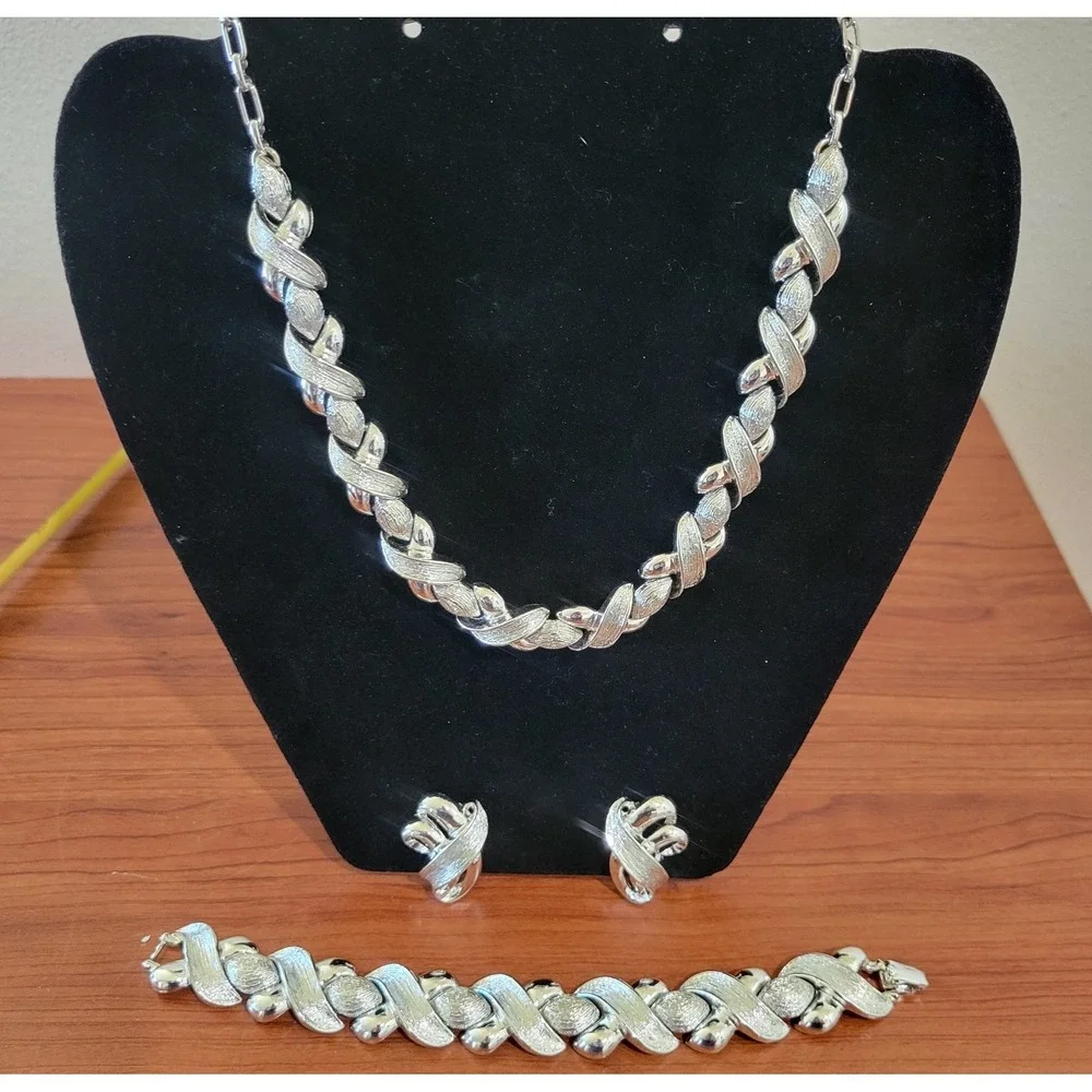 Vintage Silvertone Necklace Bracelet Clip On‎ Earrings Set  XO Chain
